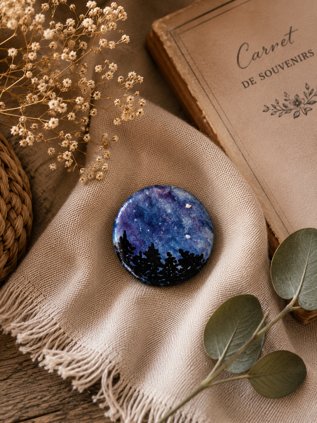 Forêt sous les étoiles- Broche en argile , aquarelle